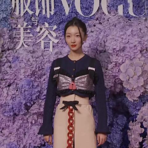 周冬雨新闻，闪耀影视界，打破常规新篇章